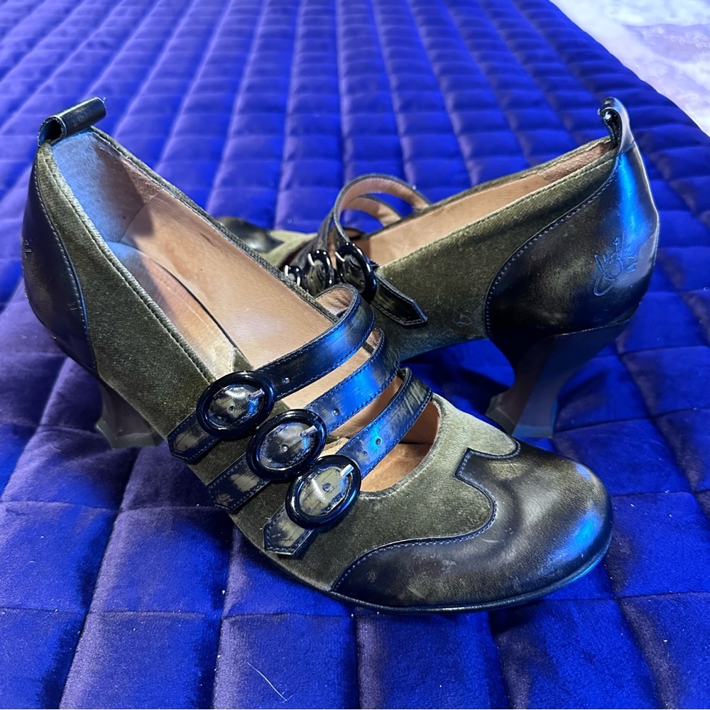 Fluevog Baroque Rubens in Green Suede 💚